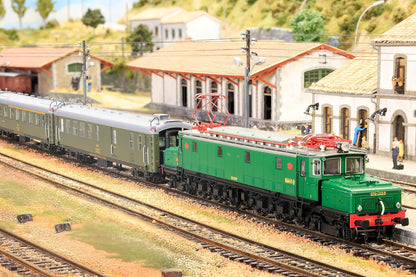 Electrotren HE4037 RENFE, 2-unit set 5000 coaches, BBD4 baggage + AAR bar, old bellows, olive green livery, ep. IV