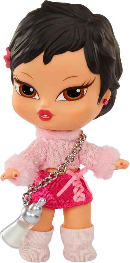 Bratz Babyz Runwayz Doll - Jade - 1 Collectible Fashion Doll with Stylish Outfit, Cute Baby Doll with a Necklace That Doubles as a Keychain - Kids Toy - Great for Ages 6 and Older