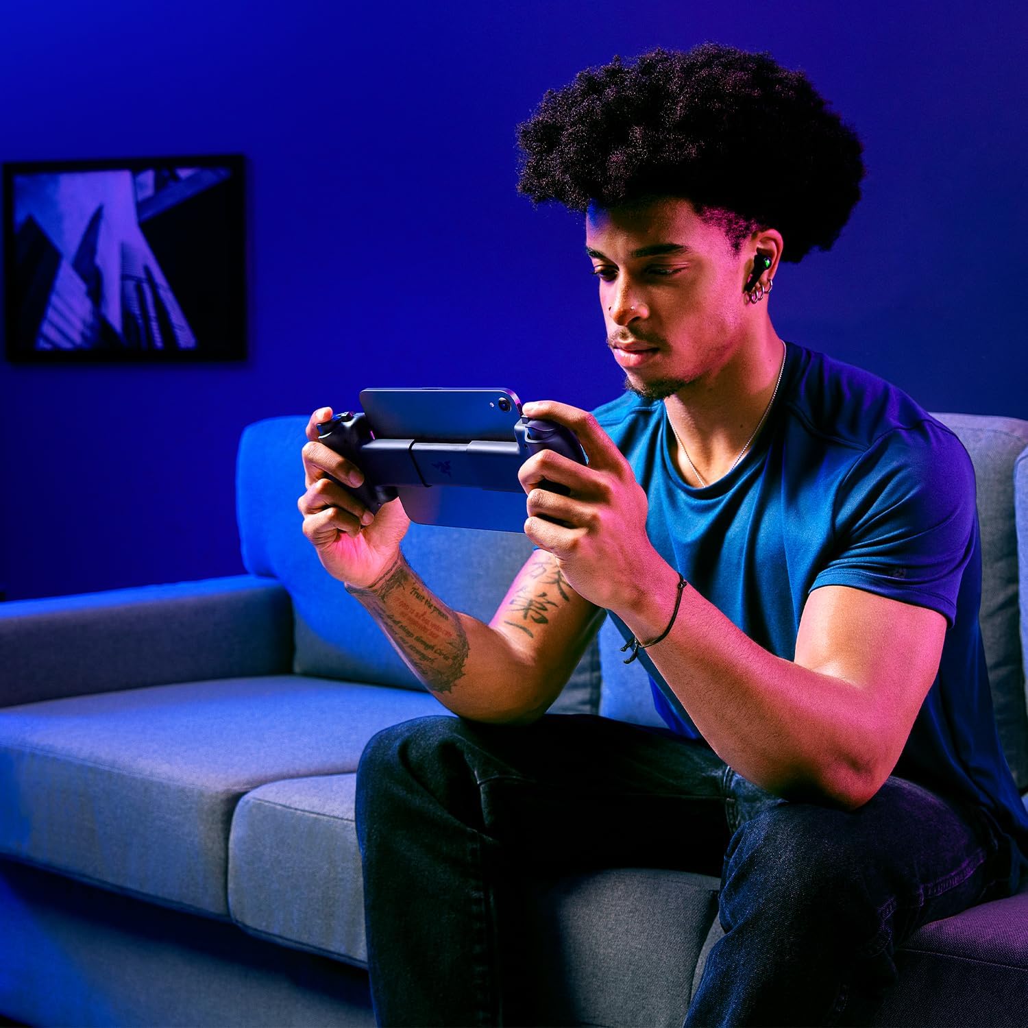 Razer Kishi V3 Pro - Full-size mobile controller for iPhone, Android smartphones and tablet 8" - USB-C Plug-and-Play - Anti-drift analogue sticks (12 buttons - Sensa HD Haptics, Nexus App) Black