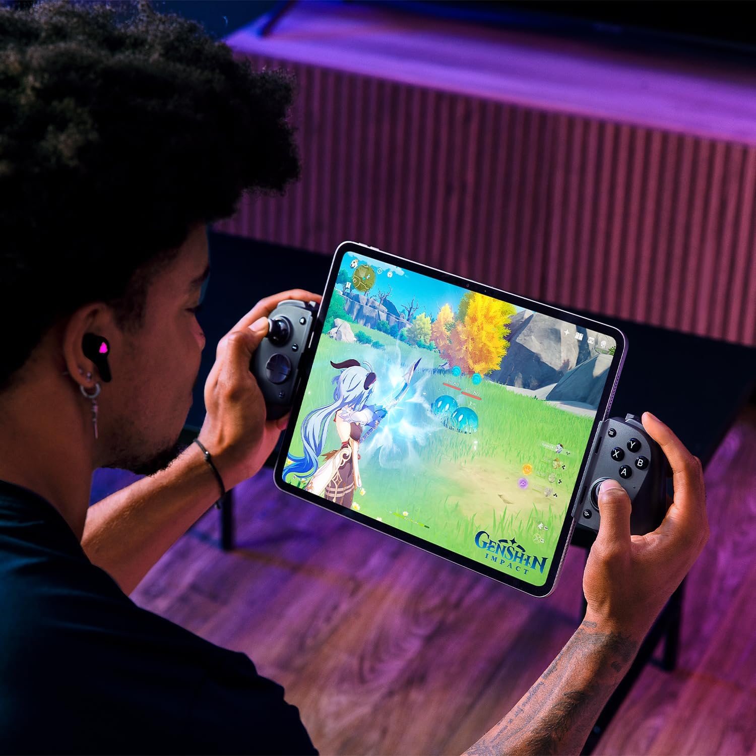 Razer Kishi V3 Pro XL - USB-C gaming controller for full-size tablets - iPads & Android tablets up to 13" - Plug-and-Play - Anti-drift analogue sticks (12 buttons - Sensa HD haptics, Nexus app) Black