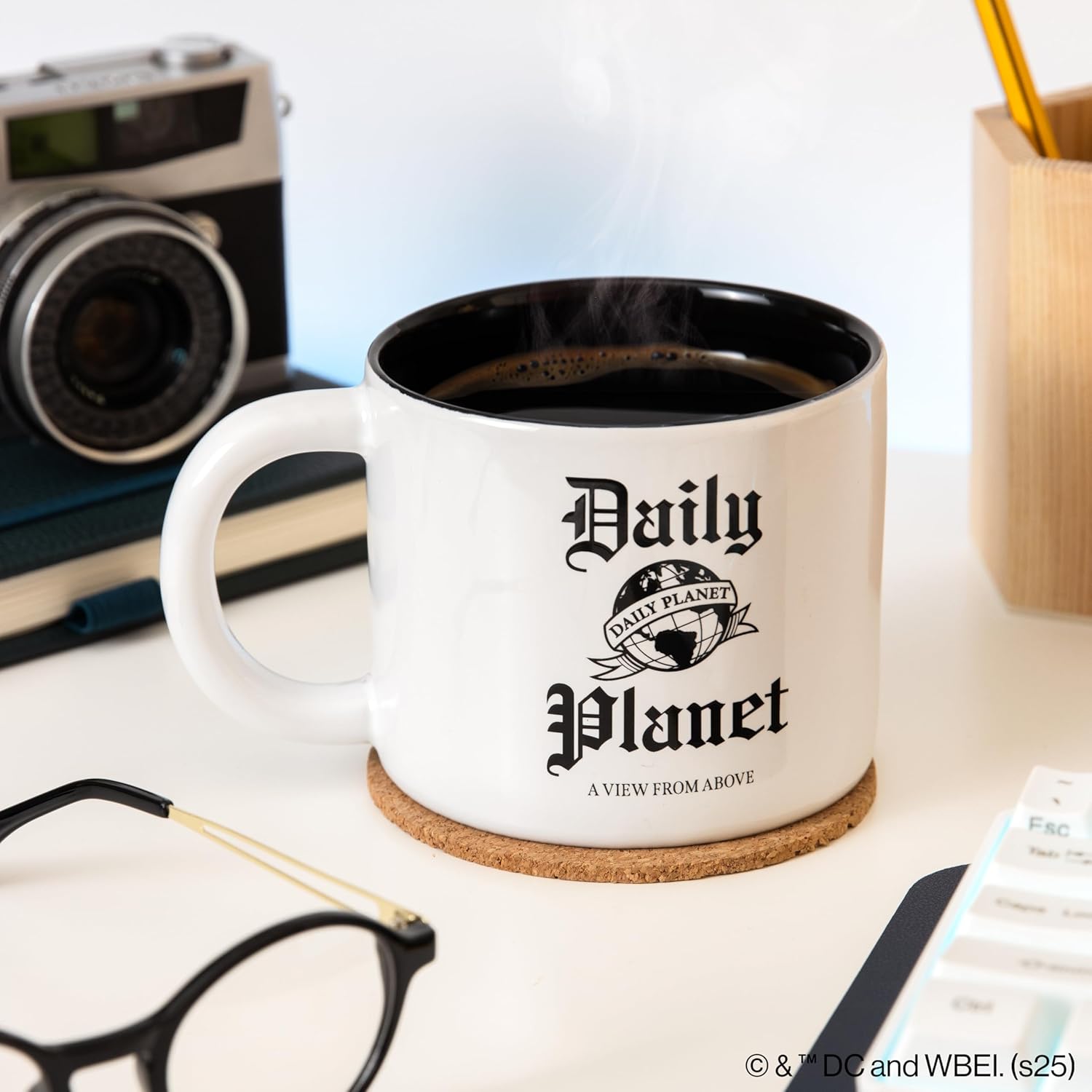 Paladone Superman Daily Planet Mug, Officially Licensed 400ml DC Comics Superhero Fan Coffee Cup for Tea, Hot Chocolate & More, Gifts for Men