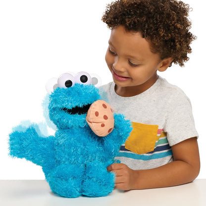 Just Play Sesamstraße Nom Nom Krümelmonster, Plüschtier, 34 cm groß, mit Soundeffekten und Bewegungen, blau, interaktives Kuscheltier, Kinderspielzeug ab 18 Monaten