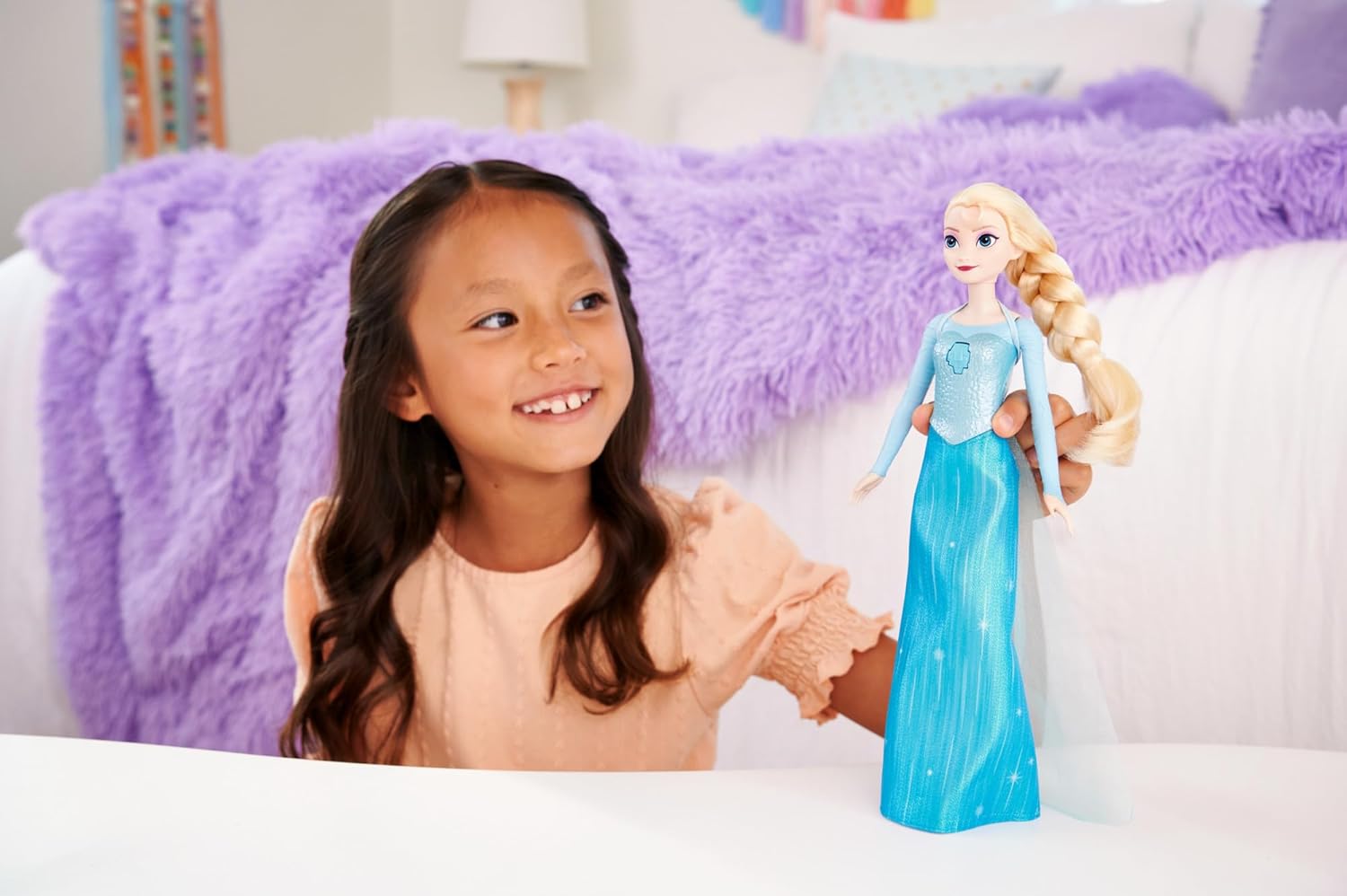 Mattel Disney Frozen speelgoed Elsa pop bij zonsopgang met beroemde look zingt "Bij zonsopgang" in 4 talen: Engels, Frans, Duits, Italiaans, Frozen, nieuwe variant, JDL58