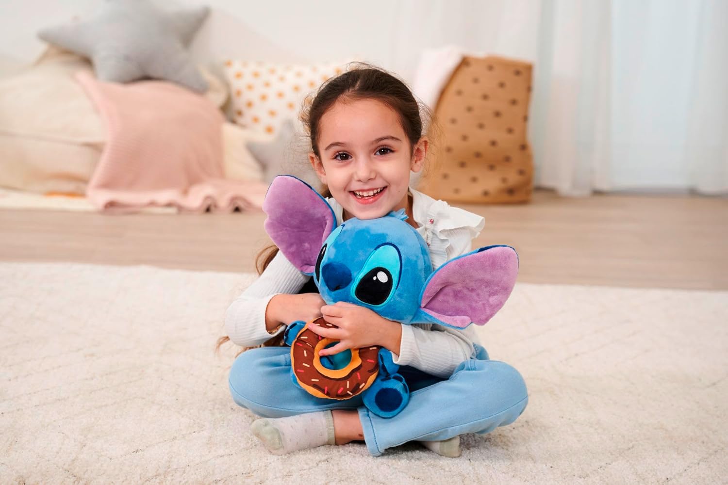 Disney Stitch mit Doughnut, 25cm Plüschfigur, ab den ersten Lebensmonaten geeignet