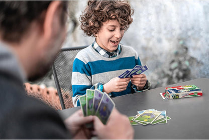 Waddingtons Number 1 World Football Stars WHOT! Card Game contains 53 playable cards including Harry Kane Erling Haaland and Mary Earps travel game, great gift and toy for Boys and Girls Aged 5 plus