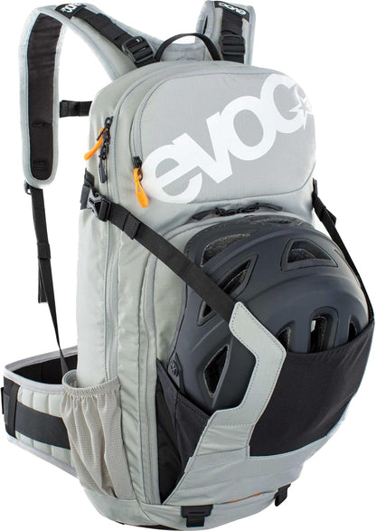 EVOC FR ENDURO 16 Protektor Rucksack Backpack für Bike-Touren & Trails (16L Stauraum, LITESHIELD Rückenprotektor TÜV/GS zertifiziert, Trinkblasenfach bis 3L)