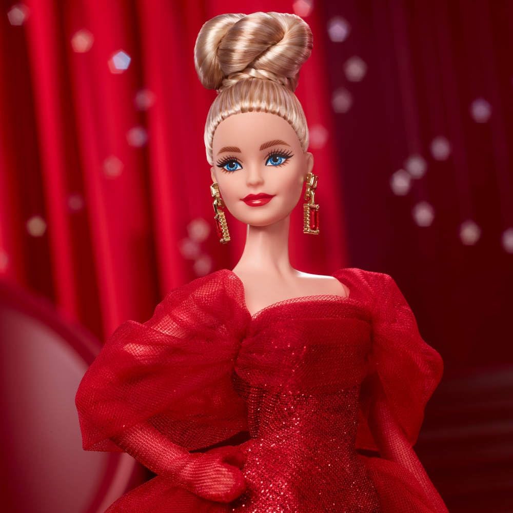 Barbie Signature Puppe, Sammelfigur zum 80. Jubiläum von Mattel in glitzerndem rotem Tüllkleid mit tropfenförmigen Ohrringen und hauchzarten Handschuhen, Blondes Haar, JBJ17