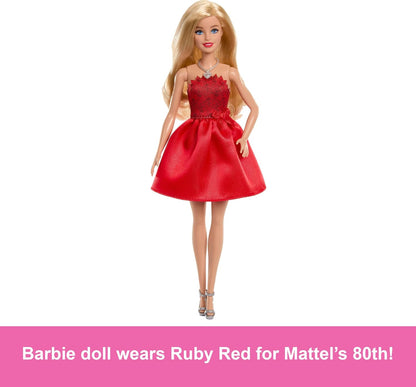 Rubinrote Blonde Barbie-Party-Modepuppe zum 80. Jubiläum von Mattel in einem roten Kleid mit silbernen Schuhen und Halskette, Sammelspielzeug, JGD25