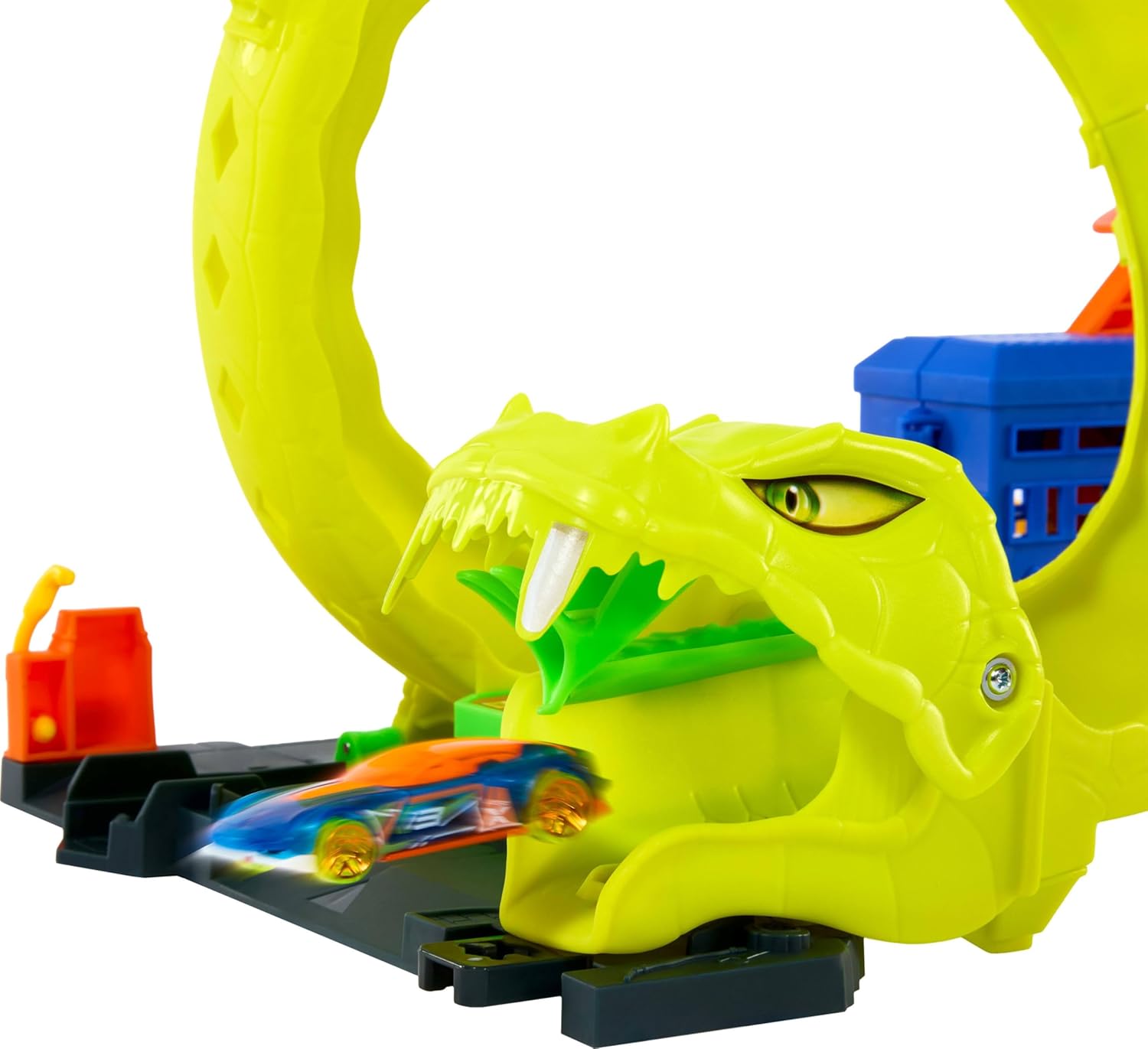 Hot Wheels Toy Car Track Set, Snake Gas Station Playset with 1:64 Scale Die-Cast Vehicle, 2 Ways to Play, Corkscrew Loop & Speed Snap Track