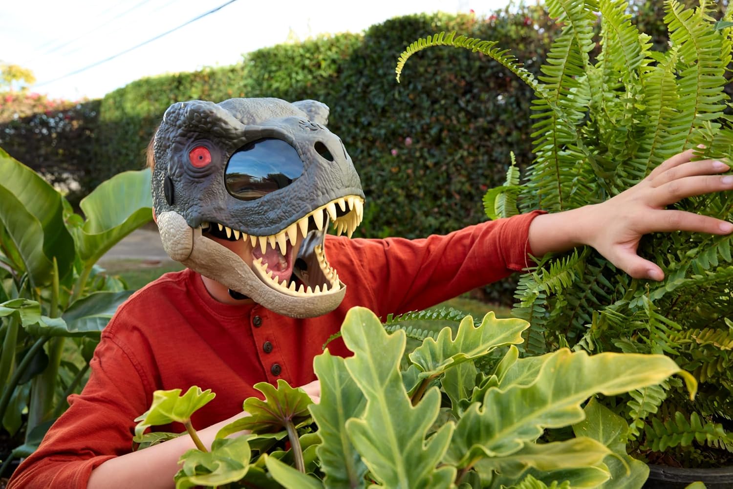 Mattel Jurassic World Rebirth T-Rex Rage N Roar Mask with LED Light Up Eyes, Blink Action with 3 Level Aggression Effect, Dinosaur Costume Headgear Toy