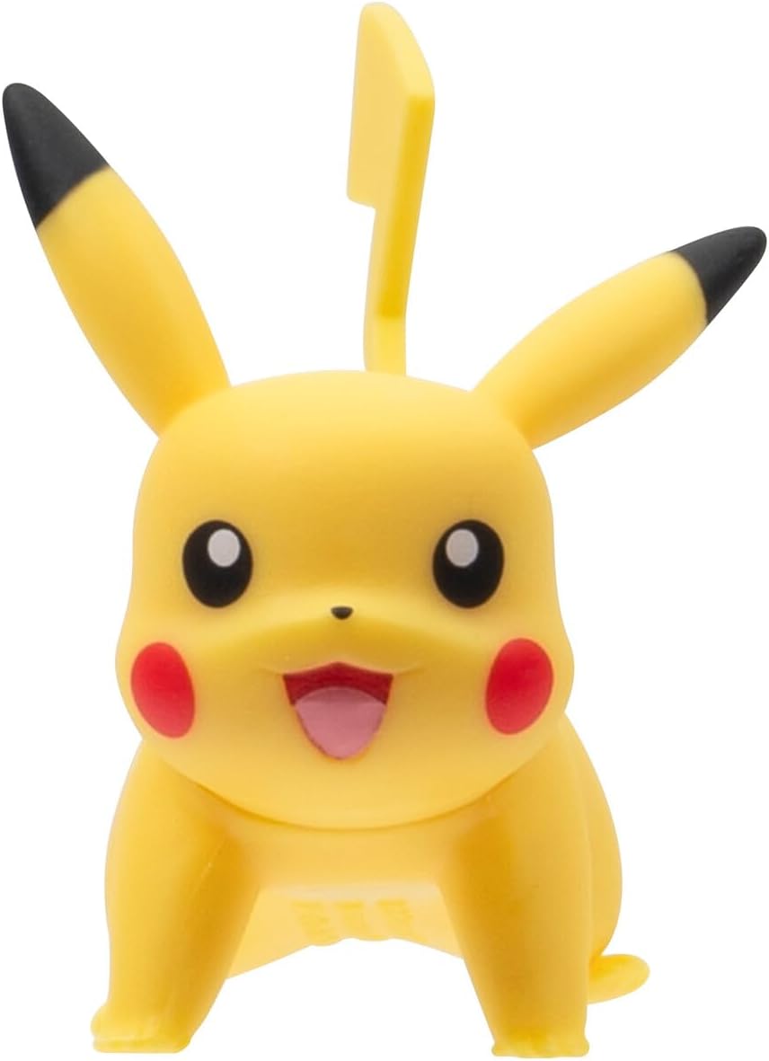 Pokémon PKW3207-15cm Select Set - Blütenbaum mit Pikachu und Raupi, offizielles Figurenset