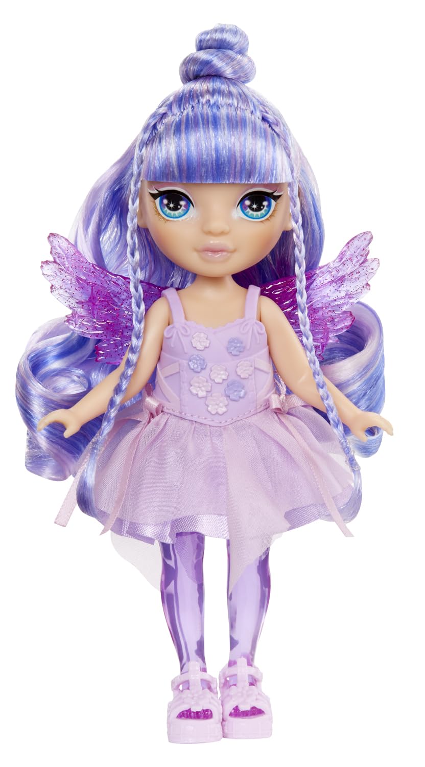 RAINBOW HIGH Littles Rainbow Fantasy Fairies & Pet - Amatista, Morado - Pequeña Muñeca Posable de 14 cm y Mascota Pegaso Unicornio de Fantasía con Alas de Hada Intercambiables, Regalo para Niños +4