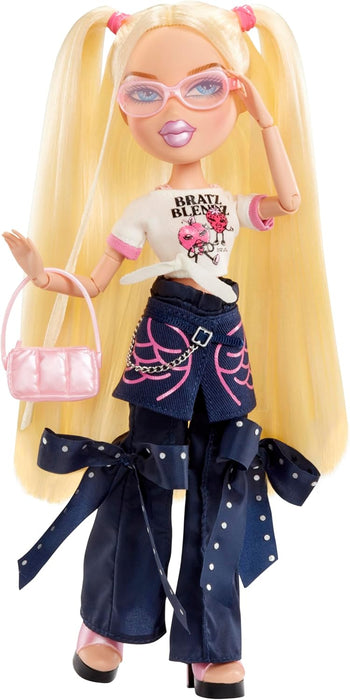 Bratz Stylin' Cloe - Fashion Doll with Customisable T-Shirt for You, Comes with Accessories, Cute Toys for Girls, Pink
