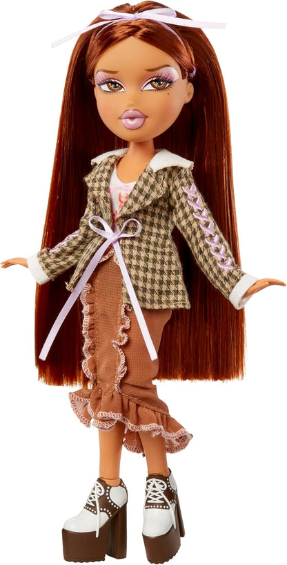 Bratz Stylin' Yasmin - Fashion Doll with Customisable T-Shirt for You, Comes with Accessories, Cute Toys for Girls, Brown