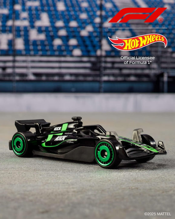 Hot Wheels Spielzeugautos Formel 1 im 5er-Pack, Set aus 5 Die-Cast-Fahrzeugen im Maßstab 1:64 mit F1 Racing Team-Dekorationen, Rennautos zum Sammeln, JGF58