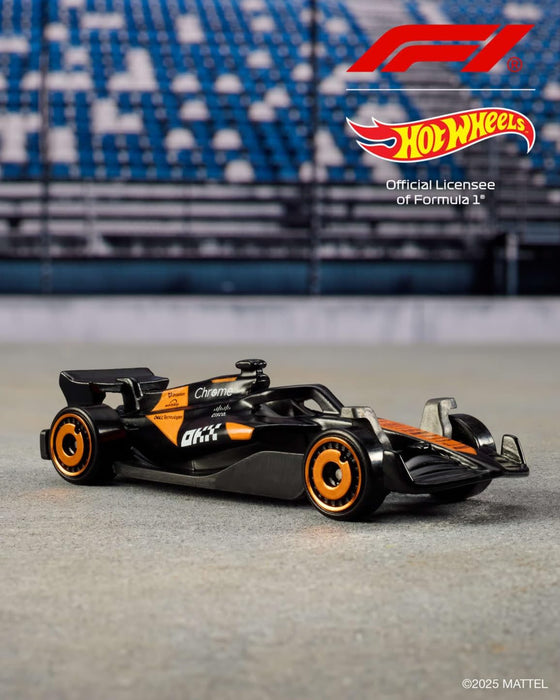 Hot Wheels Spielzeugautos Formel 1 im 5er-Pack, Set aus 5 Die-Cast-Fahrzeugen im Maßstab 1:64 mit F1 Racing Team-Dekorationen, Rennautos zum Sammeln, JGF58