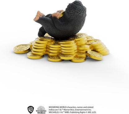 schleich Harry Potter Fantastic Beasts | Niffler mit Gold 14905 | Niffler frei auf Goldhaufen platzierbar | Sammelfiguren & Geschenk für Kinder & Sammler | Spielfiguren ab 6 Jahren | 2-teiliges Set