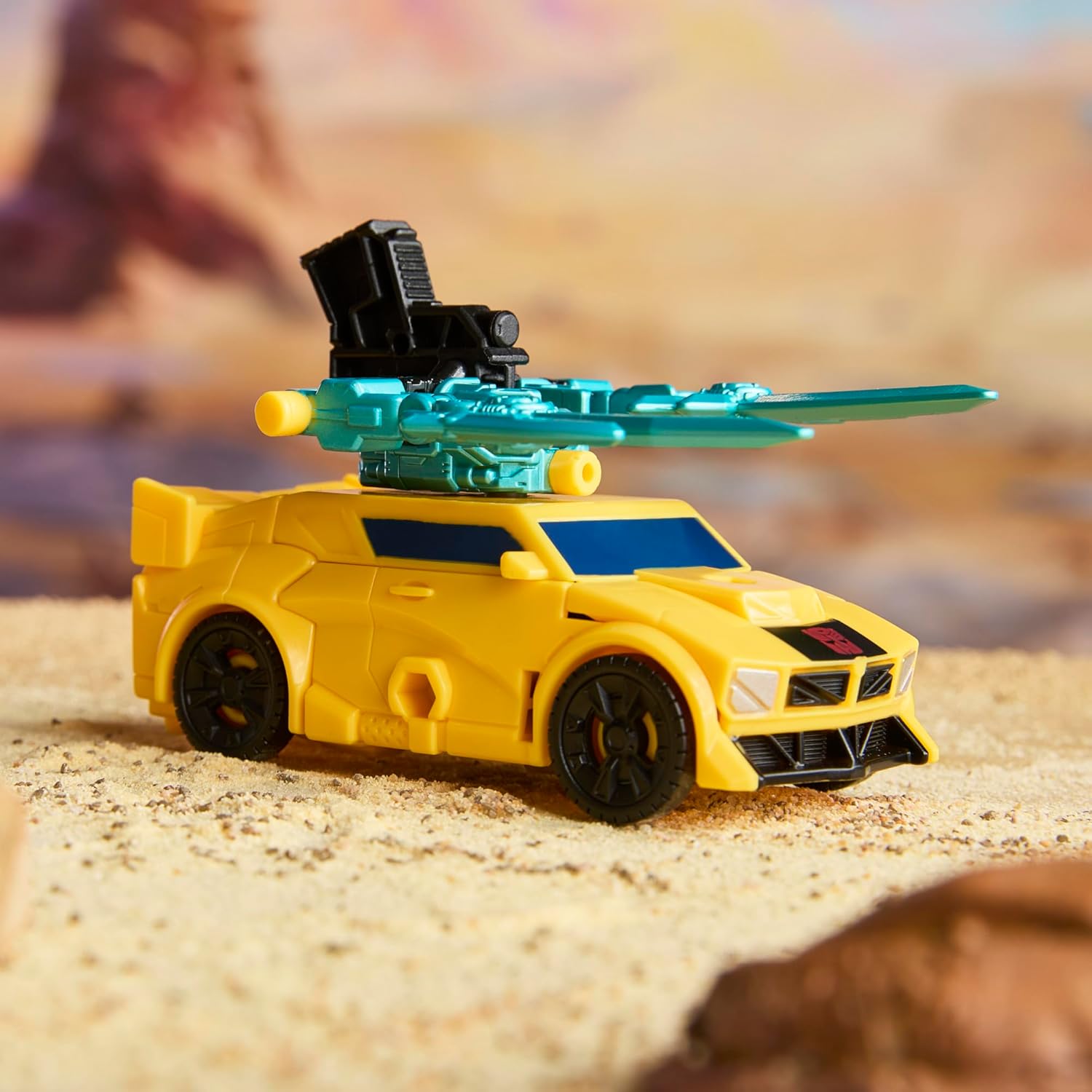 Transformers CYBERWORLD Armored Cyber Changers Bumblebee, actiefiguur