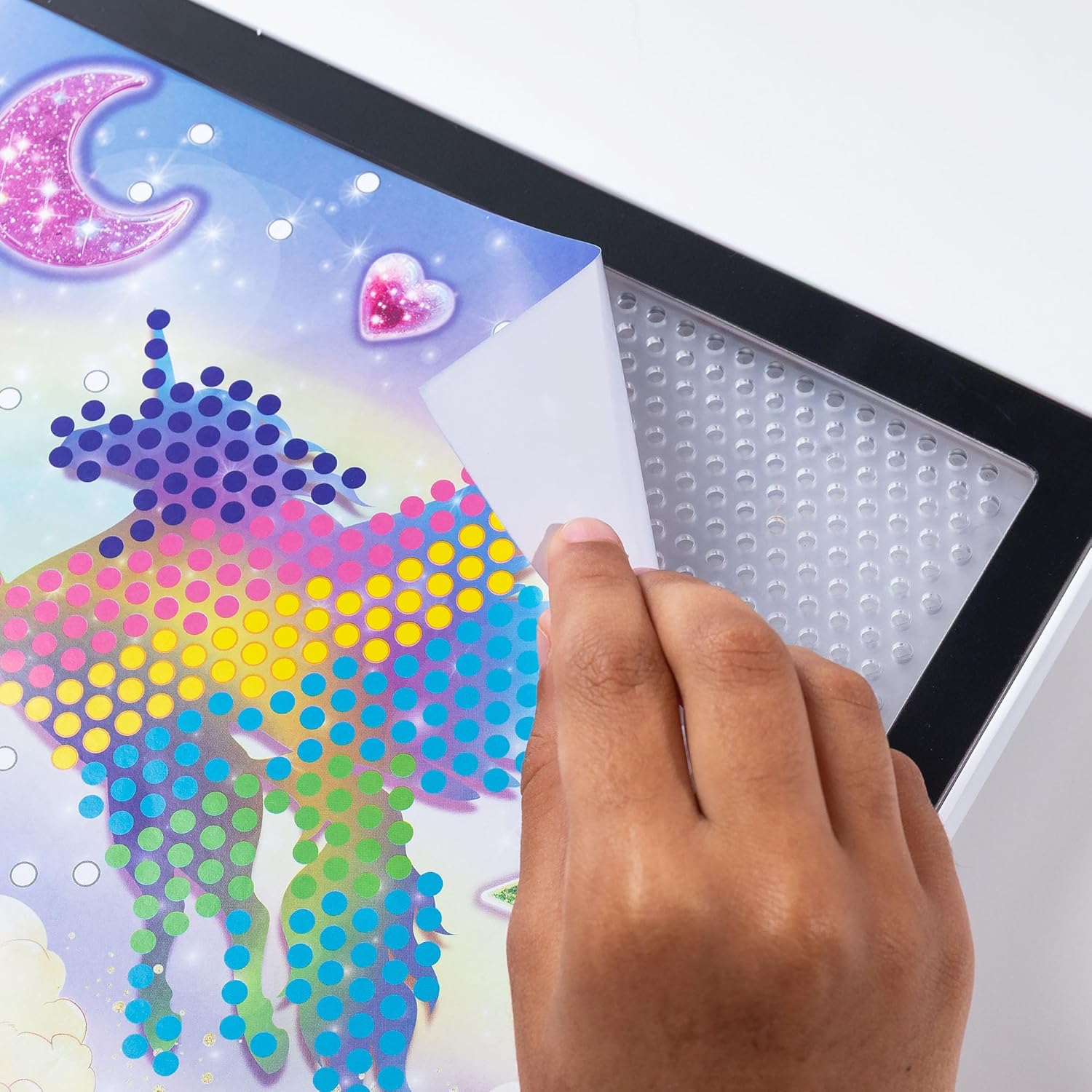 Basic Fun Lite-Brite Colour Pop Rainbow Dreams – Light-Up Creative Toy with 6 Templates, 650 Colourful Pegs & 4 Light Modes – Unicorn & Fairy-Themed HD Grid Art Set