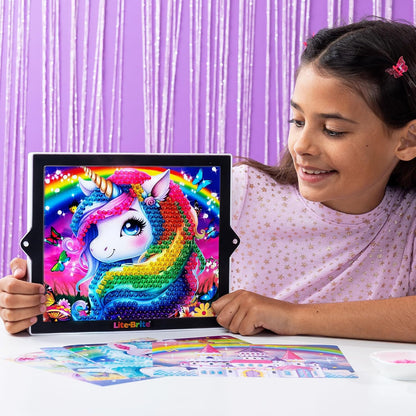 Basic Fun Lite-Brite Colour Pop Rainbow Dreams – Light-Up Creative Toy with 6 Templates, 650 Colourful Pegs & 4 Light Modes – Unicorn & Fairy-Themed HD Grid Art Set