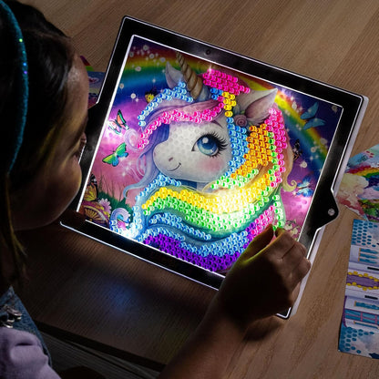 Basic Fun Lite-Brite Colour Pop Rainbow Dreams – Light-Up Creative Toy with 6 Templates, 650 Colourful Pegs & 4 Light Modes – Unicorn & Fairy-Themed HD Grid Art Set