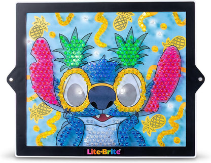 Basic Fun Lite-Brite Colour Pop Disney Stitch – Light-Up Creative Toy with 6 Templates, 650 Colourful Pegs & 4 Light Modes – HD Grid Art Set for Stitch Fans