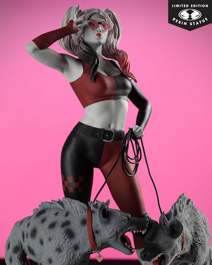 McFarlane Toys - DC Direct Harley Quinn di Jenny Frison (Harley Quinn: rosso, bianco e nero) statua in resina scala 1:10