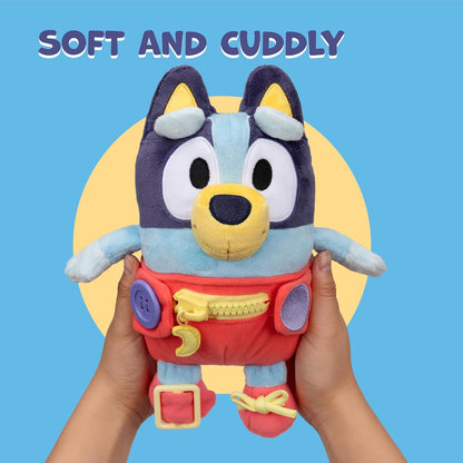 BlueY Anziehspaß Baby, Anziehen von Baby trainiert feinmotorische Fähigkeiten, superweiche, 25,4 cm große Plüschfigur mit Knöpfen, Reißverschluss, Schnalle und Schnürsenkeln.