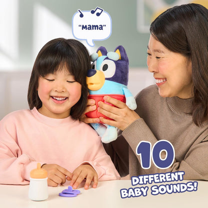Bluey Baby verwöhnt und pflegt, füttert und beruhigt Baby, elektronisches Plüschtier 28 cm mit 10 verschiedenen Babygeräuschen, 2 Zubehörteilen und herausnehmbarer Windel