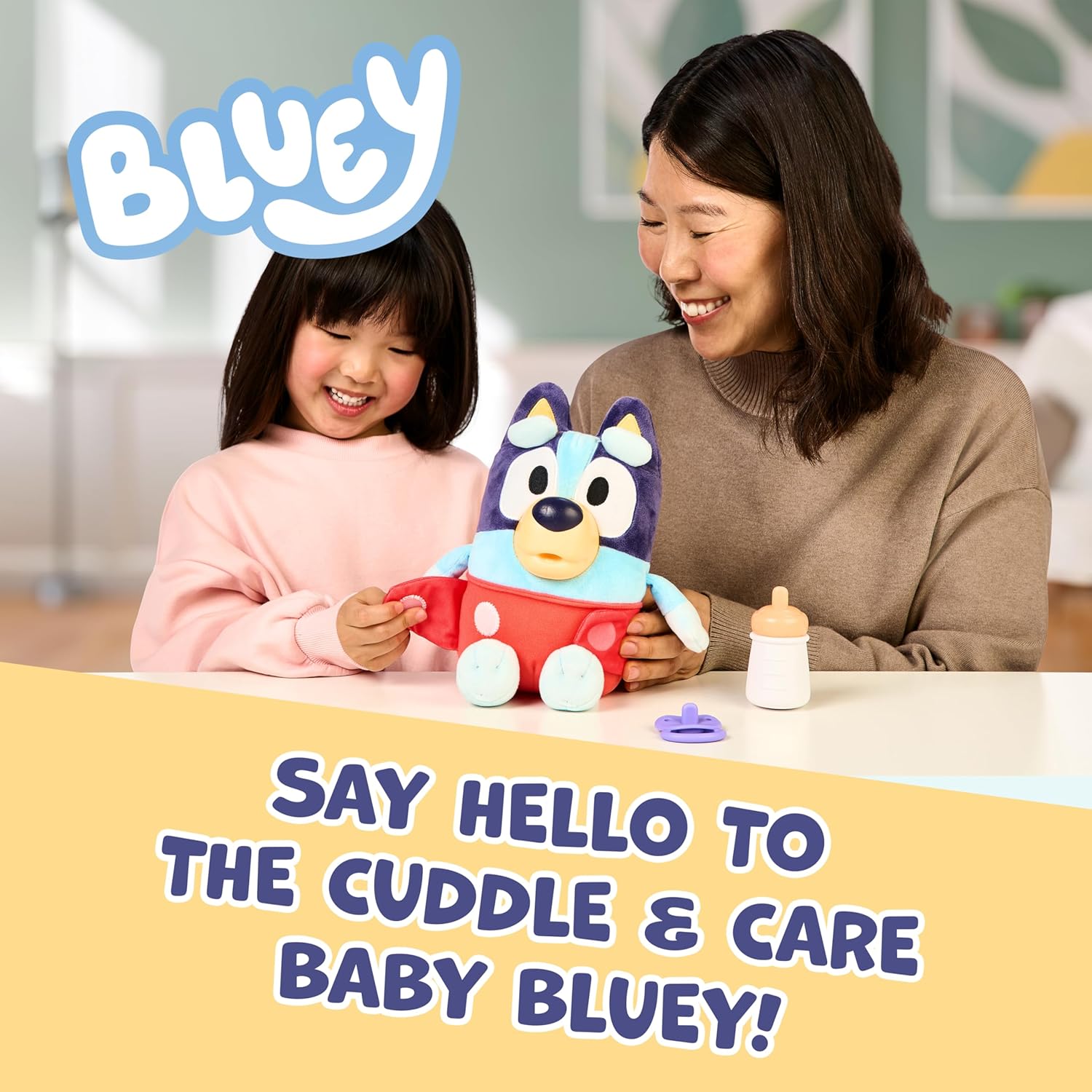 Bluey Baby verwöhnt und pflegt, füttert und beruhigt Baby, elektronisches Plüschtier 28 cm mit 10 verschiedenen Babygeräuschen, 2 Zubehörteilen und herausnehmbarer Windel