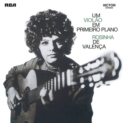 Um Violao Em Primeiro Plano