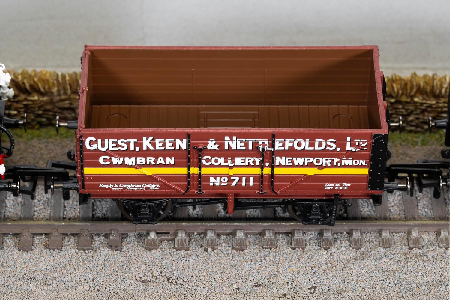 Hornby R60296 Guest Keen & Nettlefolds 7 Plank Wagon No711