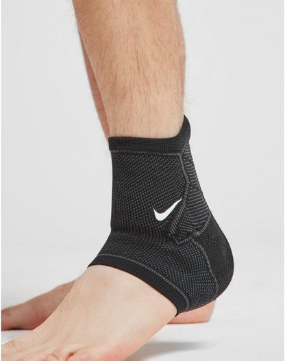 Nike Unisex – Adult's Knitted Ankle Sleeve Bandage