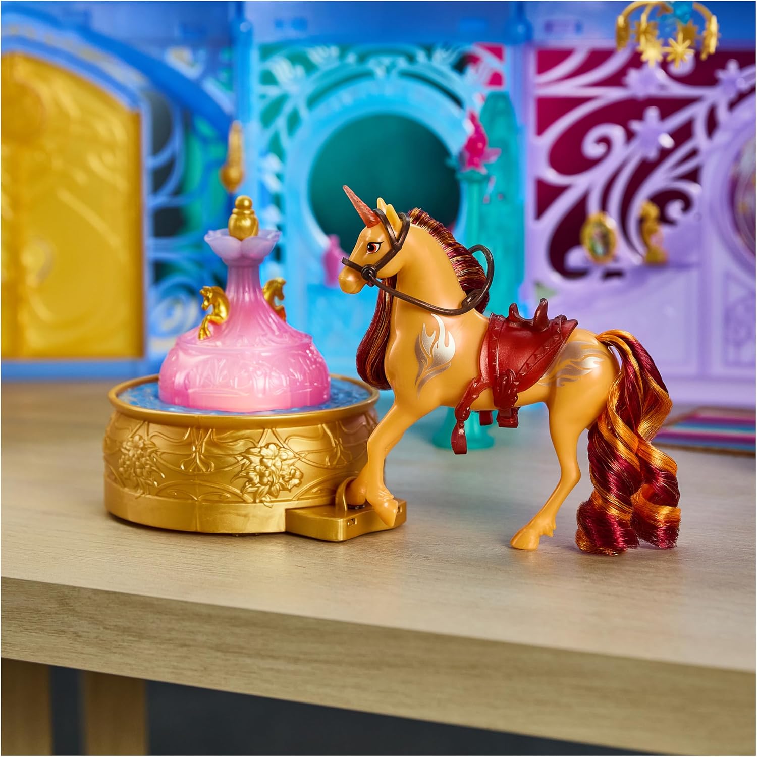 Unicorn Academy, Starglow Fountain & Stable Playset with Wildstar, Lights and Sounds, 24 Accessories, Dolls and Unicorn Toys for Girls Aged 4 and up