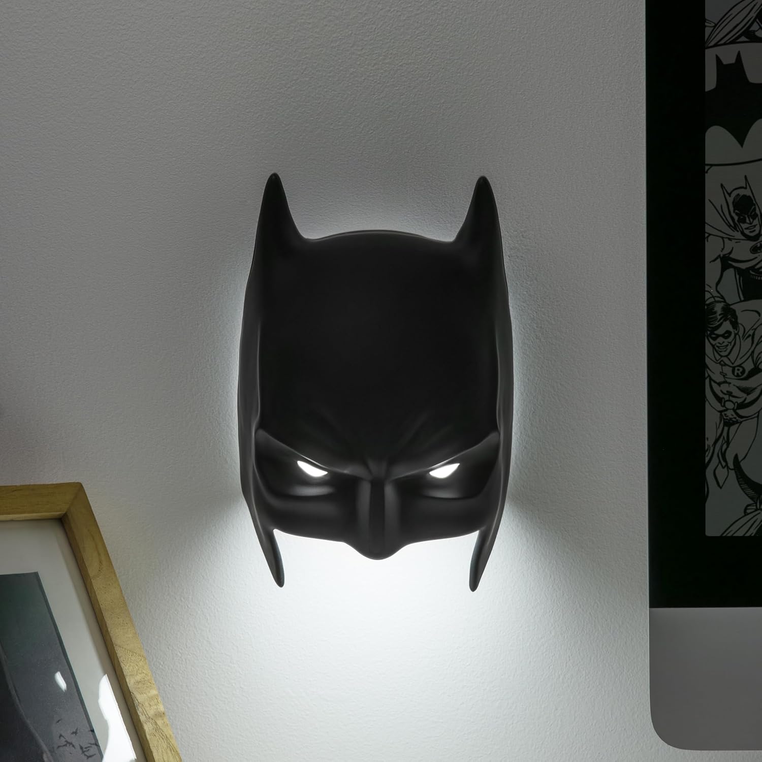 Paladone Batman Mask Light, Wall Mountable or Freestanding LED Lamp, Officially Licensed DC Comics Merchandise for Bedrooms, Man Caves, Home and Collectors
