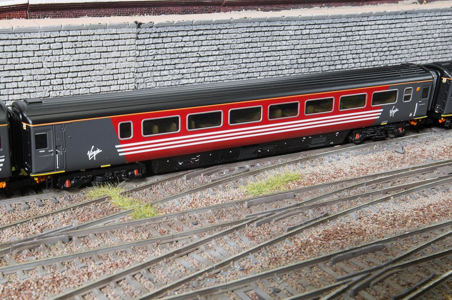 Hornby TT TT4048 Virgin HST Mk3 Coach TGS 44081