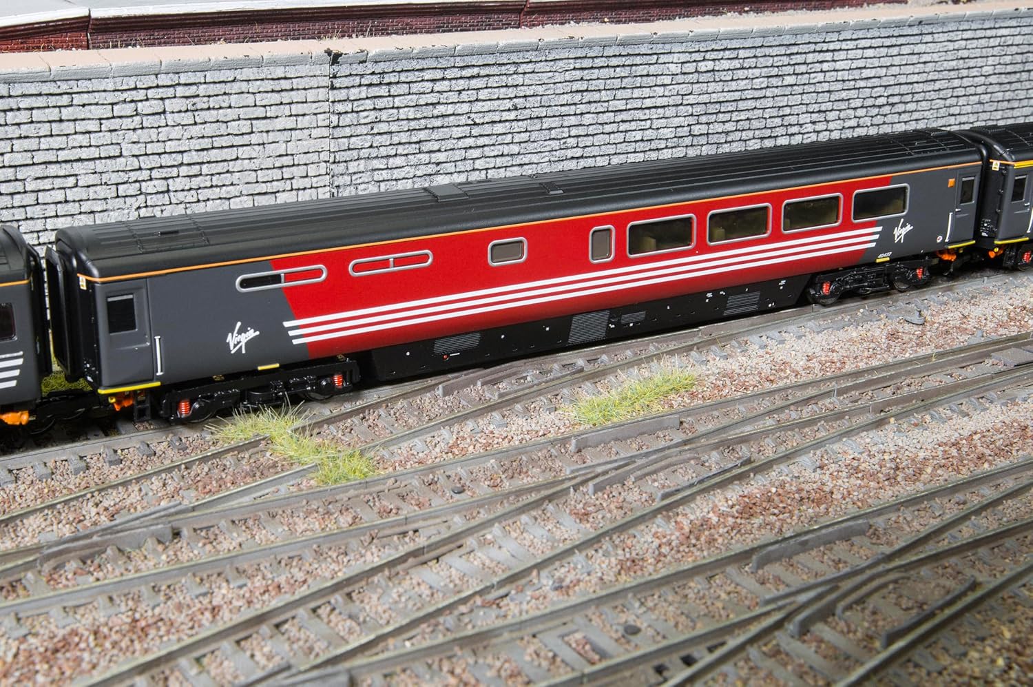 Hornby TT TT4050 Virgin HST Mk3 Coach TRSB 40437