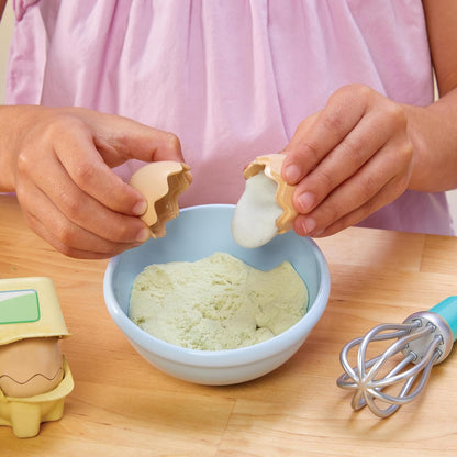 Little Tikes Creative Chefs Bluey Pavlova Kit - Viene con Make It Mix y 15 Accesorios Realistas, Juego de Cocina de Simulación, NO Comestible, Adecuado para Niños y Niñas Mayores de 3 Años