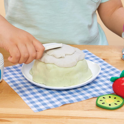 Little Tikes Creative Chefs Bluey Pavlova Kit - Viene con Make It Mix y 15 Accesorios Realistas, Juego de Cocina de Simulación, NO Comestible, Adecuado para Niños y Niñas Mayores de 3 Años