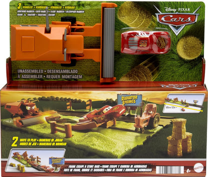 Mattel Disney en Pixar Cars Speelset met 3 speelgoedauto's en 2 manieren om te spelen, Ontsnap-aan-Frank en Stuntrace speelset met Bliksem McQueen, HRX48
