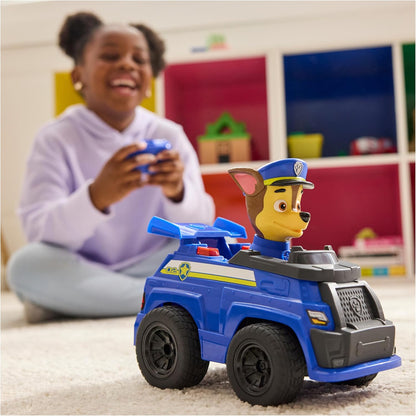 PAW PATROL - Chases ferngesteuertes Polizeiauto mit Lichteffekten, ca. 25 cm, einfache Steuerung über Fernbedienung, Spielzeug für Kinder ab 3 Jahren