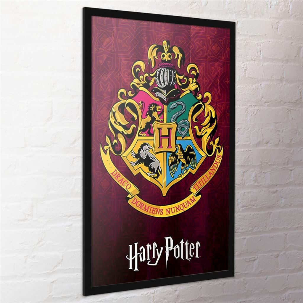 HARRY POTTER - Hogwarts School Crest ...