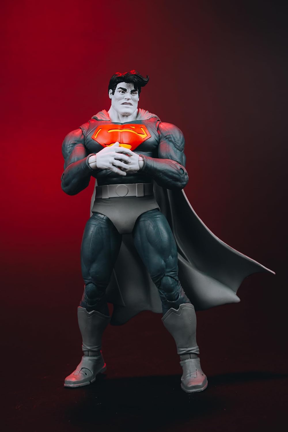 McFarlane DC Multiverse Actionfigur Superman (The Dark Knight Returns) (Black & White Accent Edition) (Gold Label) 18 cm