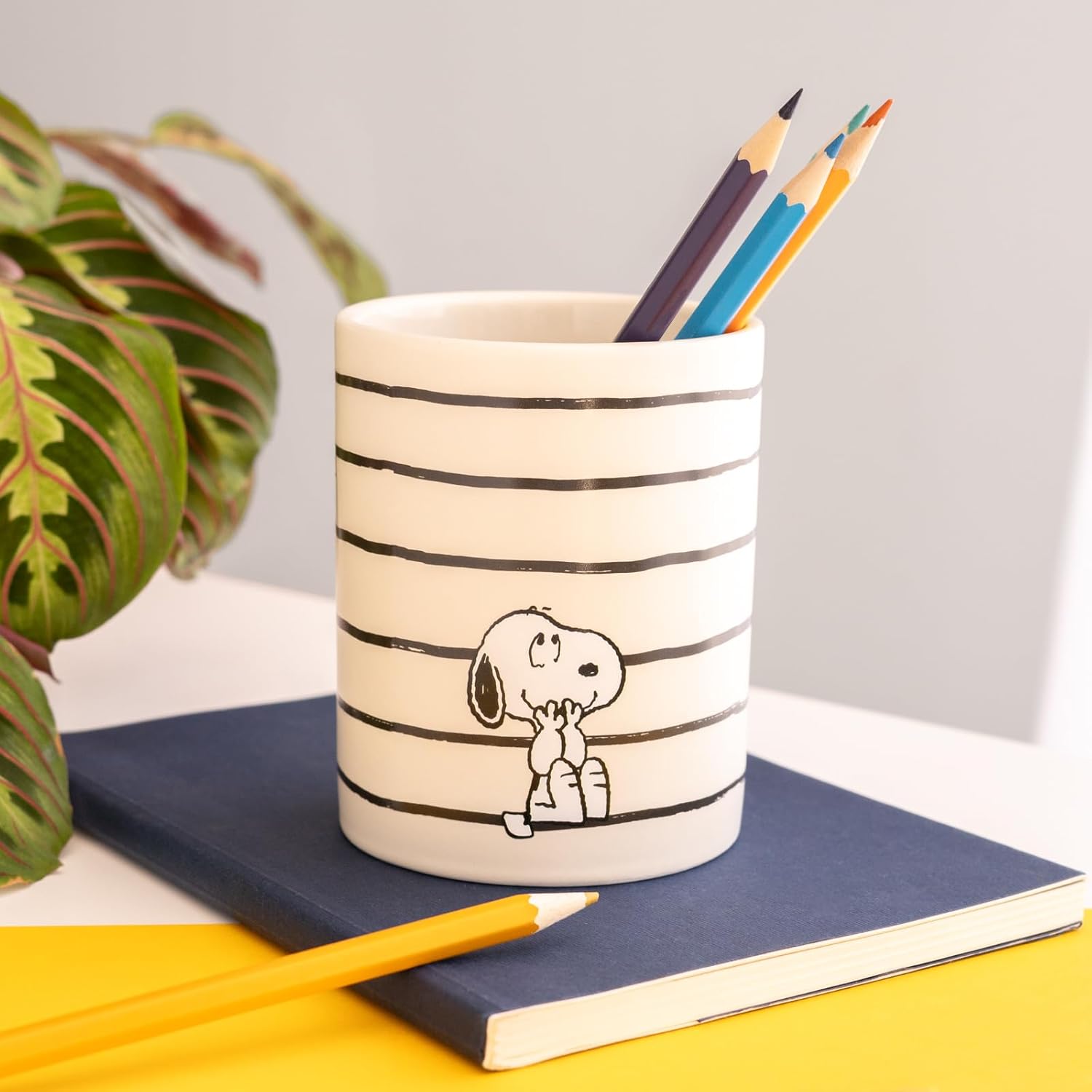 Grupo Erik: Portapenne Crema Snoopy | Porta Penne Snoopy in ceramica 10,5 x 8,5 cm, Portapenne da scrivania Snoopy, Portapenne bambina, Snoopy Peanuts Gadget, Snoopy gadget ufficio