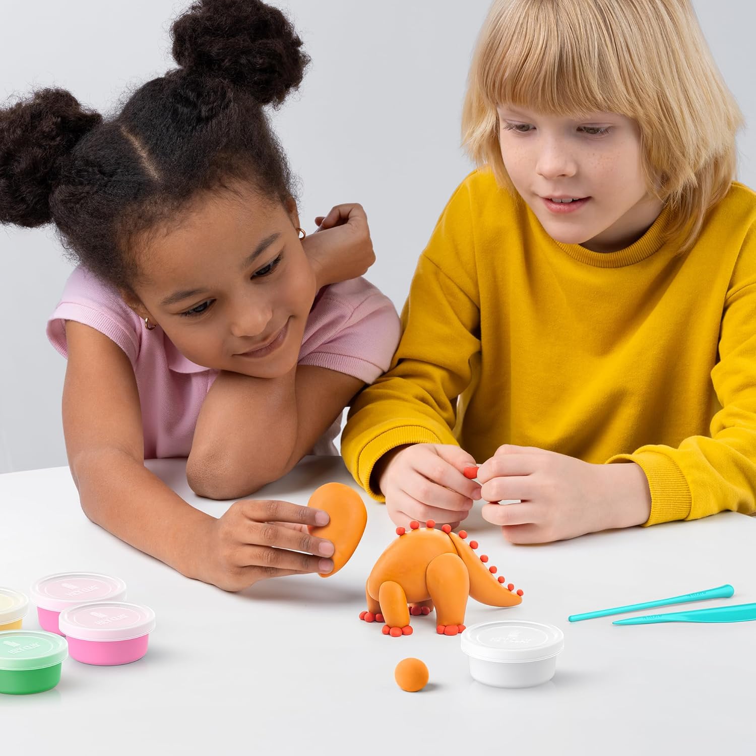 HEY CLAY - 15 Dosen lufttrocknende Knete für Kinder ab 3 Jahren - Kreatives Bastelset (Die Dinosaurier