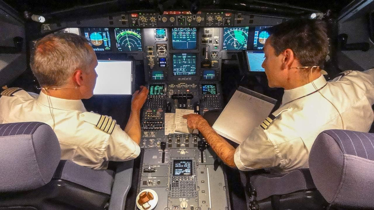 PilotsEYE.tv | SHANGHAI |:| DVD |:| Cockpitflight SWISS | A340 | Engine Out | Bonus: CrewVisit Expo 2010