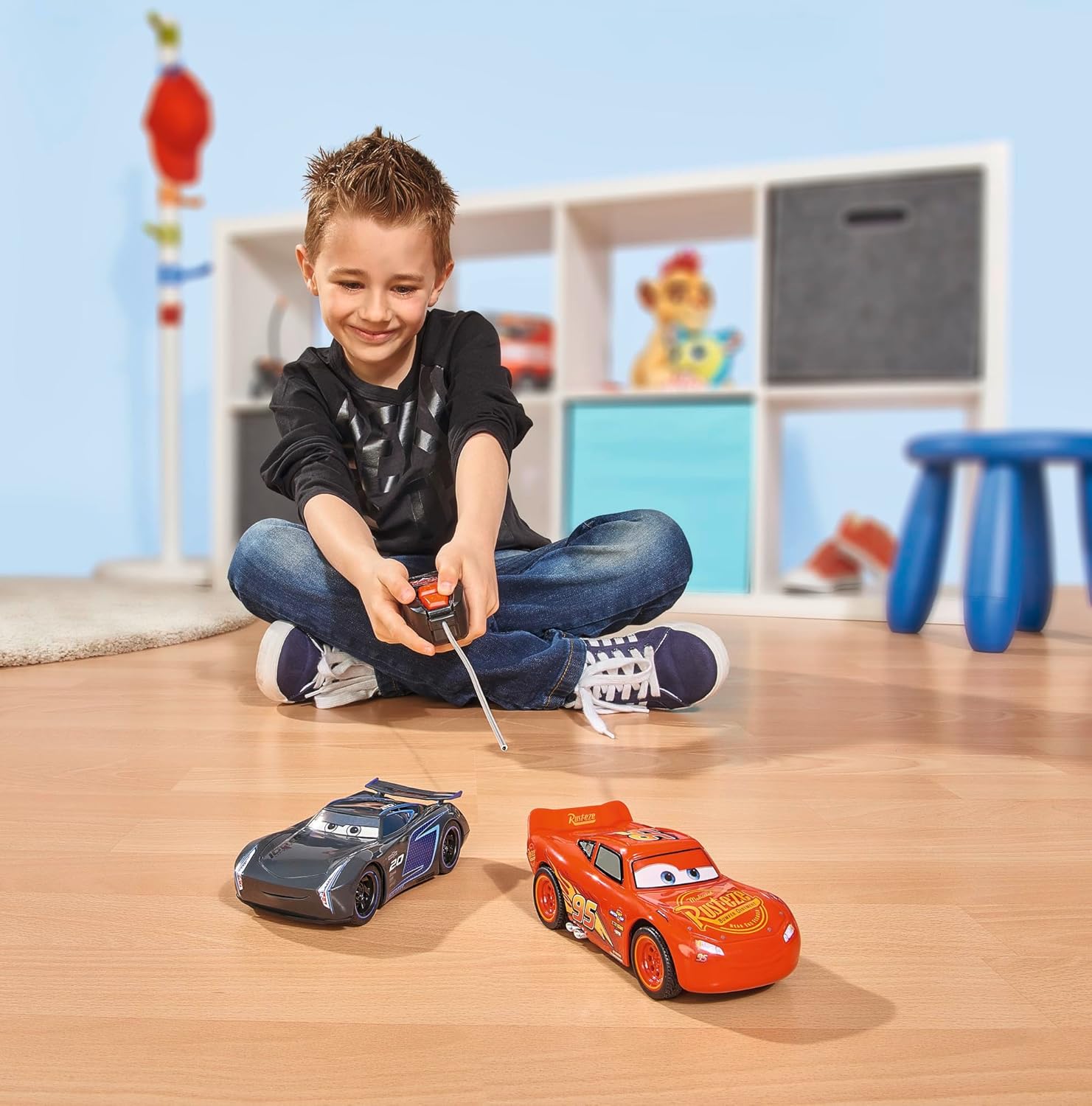 Dickie Toys 203081000S03 RC Cars 3 Lightning McQueen Single Drive, op afstand bestuurde auto, speelgoedauto met 1-kanaals draadloze afstandsbediening, 14 cm,Meerkleurig