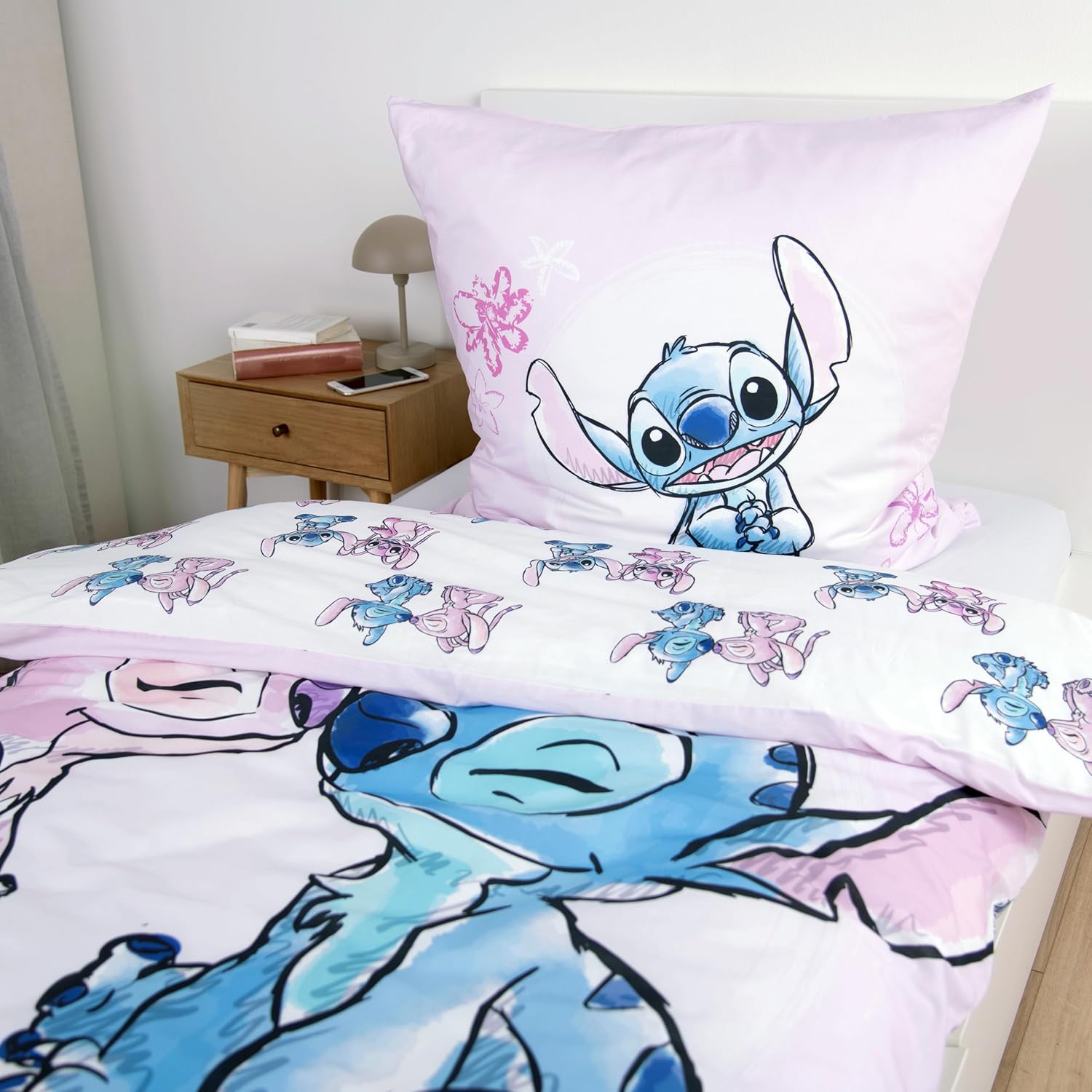 Herding, Biancheria da Letto Disney's Stitch, Federa Circa 80 x 80 cm, Copripiumino Circa 135 x 200 cm, Con Cerniera e Motivo Reversibile, 100% Cotone/Renforcé