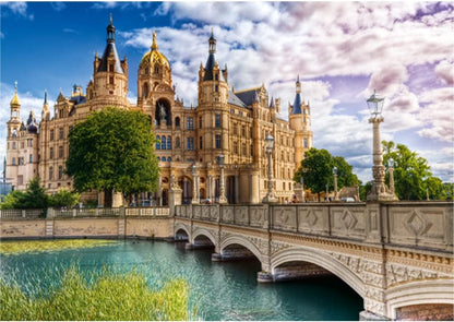 Trefl Castle on The Island - 1000 Piece Jigsaw Puzzles for Adults & Children Aged 12+ - Palace Historic Landmark Building Puzzle