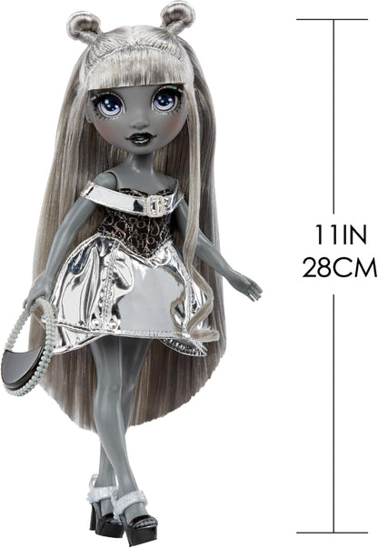 RAINBOW HIGH Shadow High Luna Madison - Muñeca de Moda en Escala de Grises de 28 cm, Pelo Gris, Traje Gris Metalizado, Bolso con Estilo, Bonito Regalo para Niños de 4 a 10 Años